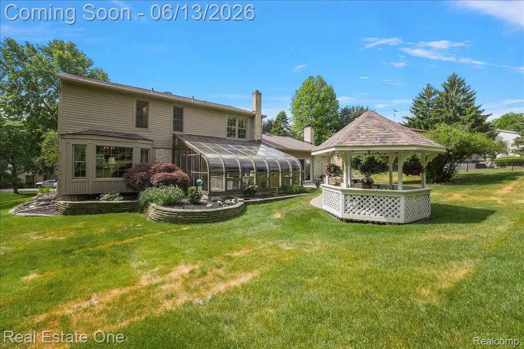 1854 Ludgate Lane Rochester Hills City MI 48309