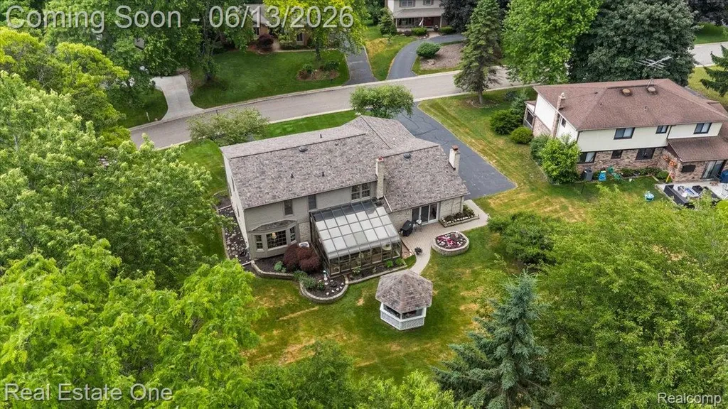 1854 Ludgate Lane Rochester Hills City MI 48309