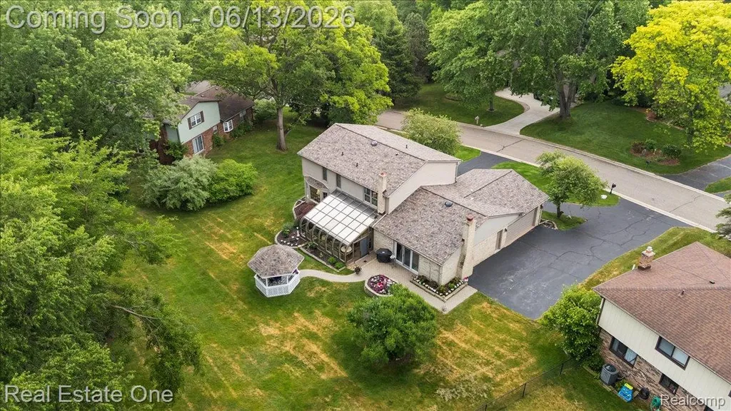 1854 Ludgate Lane Rochester Hills City MI 48309
