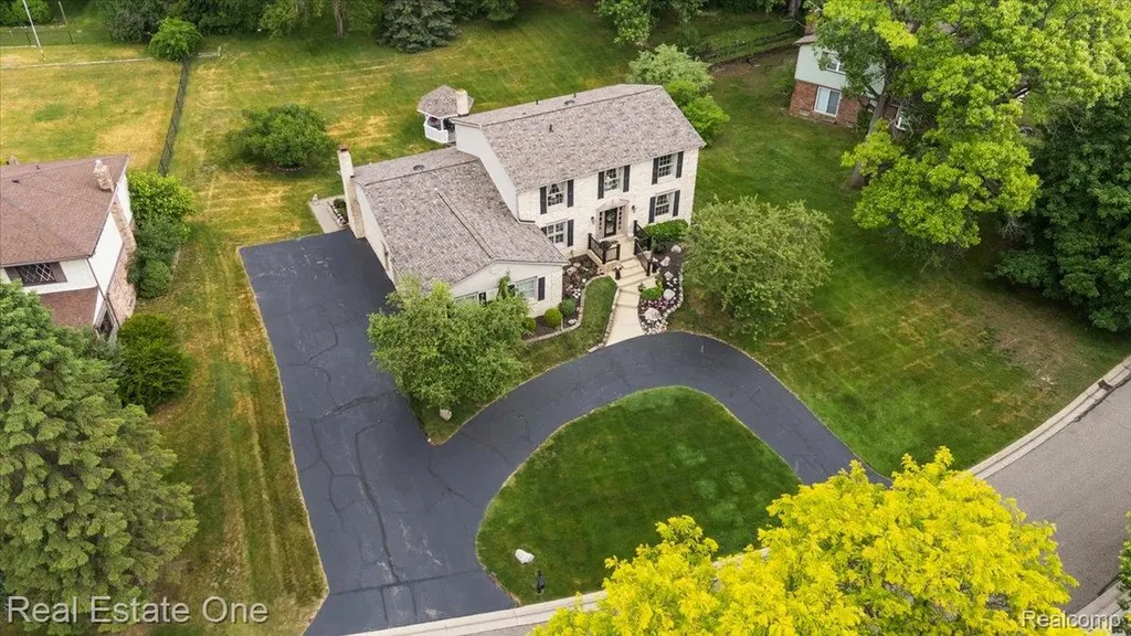 1854 Ludgate Lane Rochester Hills City MI 48309