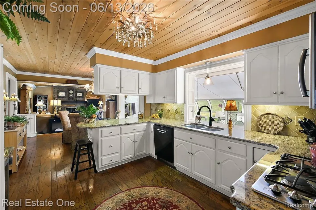 1854 Ludgate Lane Rochester Hills City MI 48309
