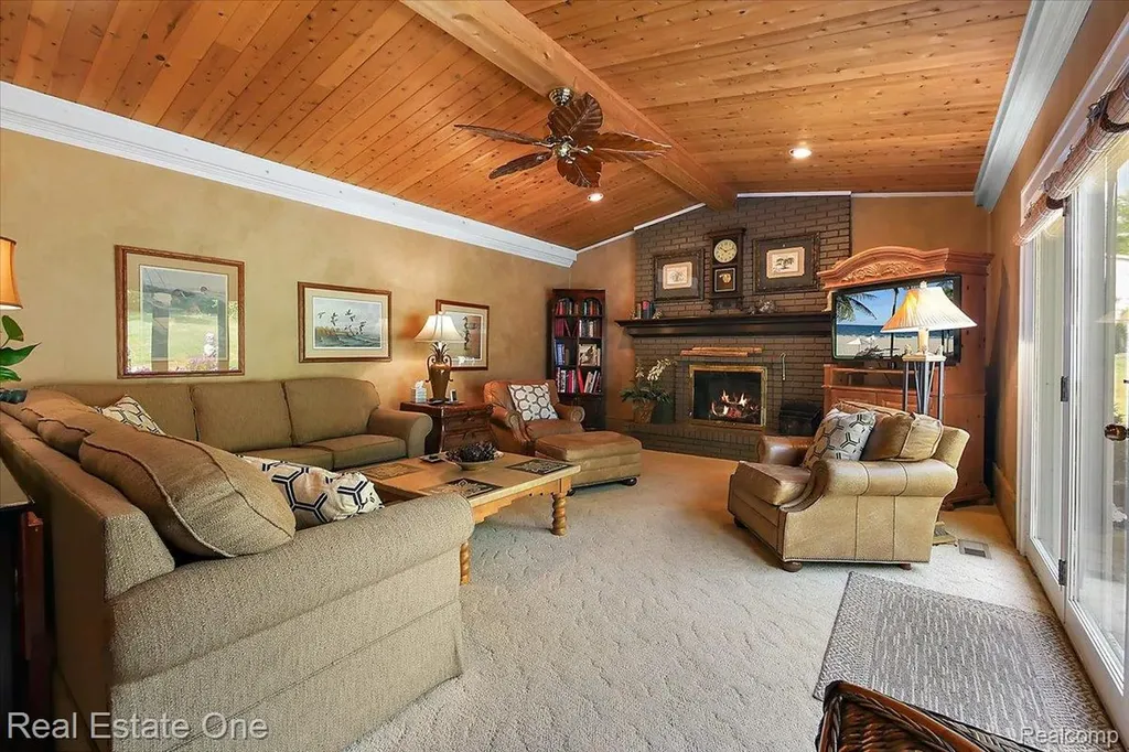1854 Ludgate Lane Rochester Hills City MI 48309