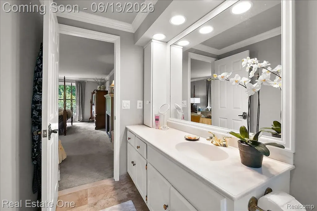 1854 Ludgate Lane Rochester Hills City MI 48309