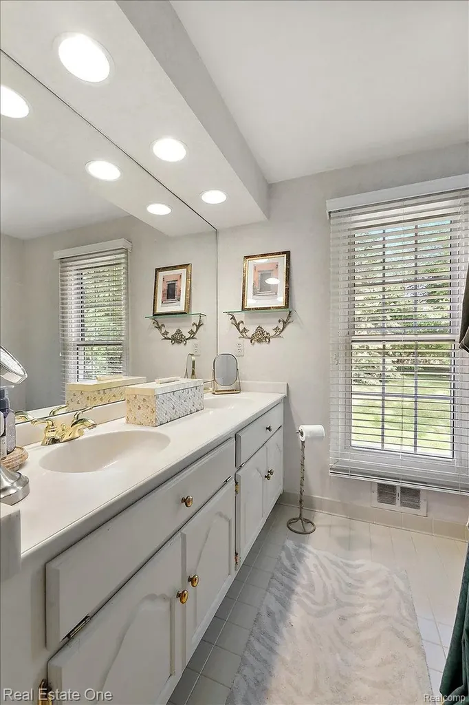 1854 Ludgate Lane Rochester Hills City MI 48309