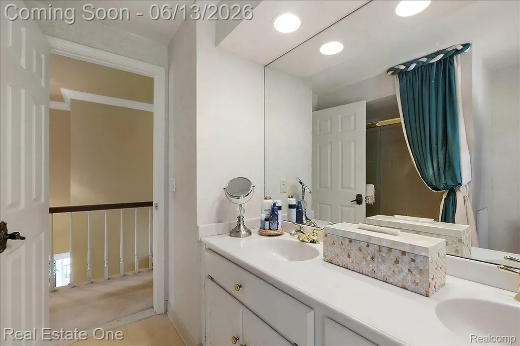 1854 Ludgate Lane Rochester Hills City MI 48309