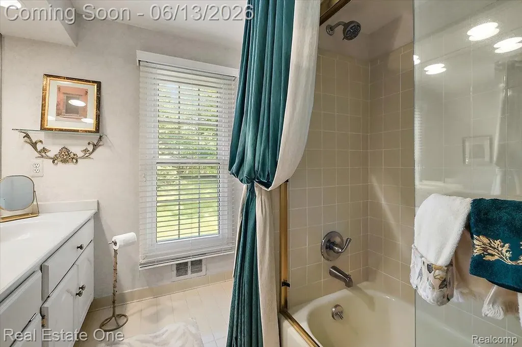 1854 Ludgate Lane Rochester Hills City MI 48309