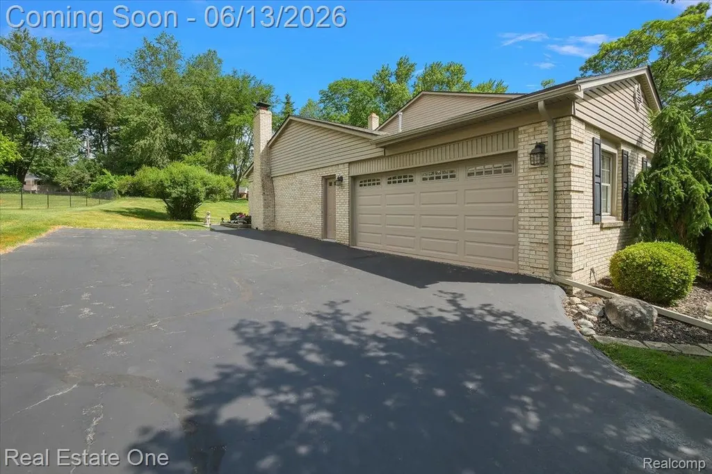 1854 Ludgate Lane Rochester Hills City MI 48309