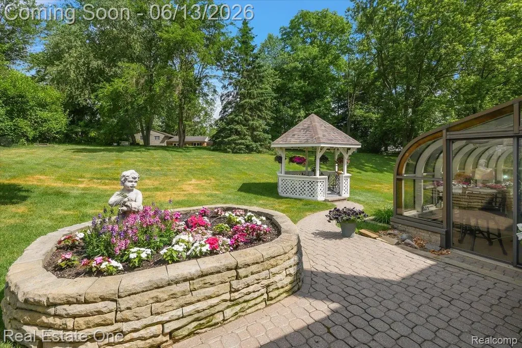1854 Ludgate Lane Rochester Hills City MI 48309