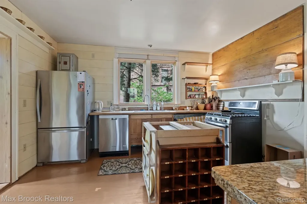 516 S Laurel Street Royal Oak City MI 48067