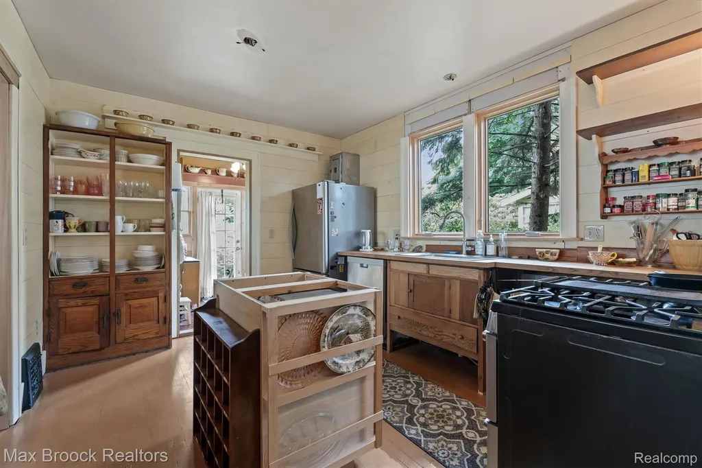 516 S Laurel Street Royal Oak City MI 48067
