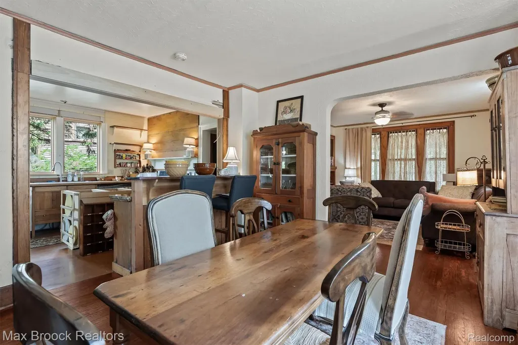 516 S Laurel Street Royal Oak City MI 48067