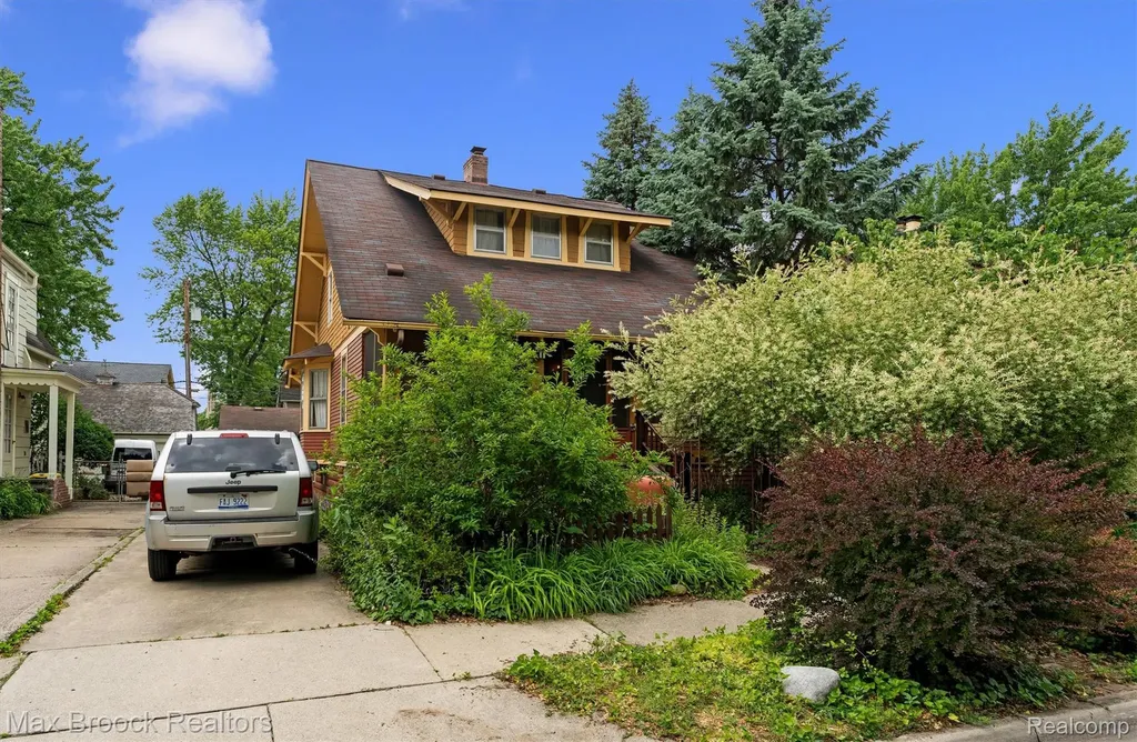 516 S Laurel Street Royal Oak City MI 48067