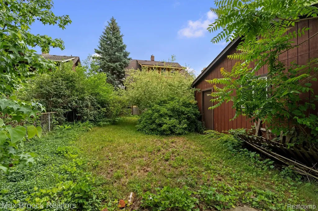 516 S Laurel Street Royal Oak City MI 48067