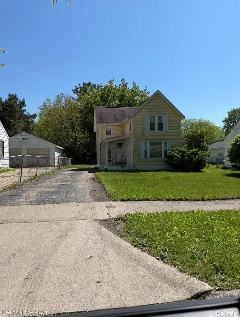1823 Stanley Street Saginaw City MI 48602