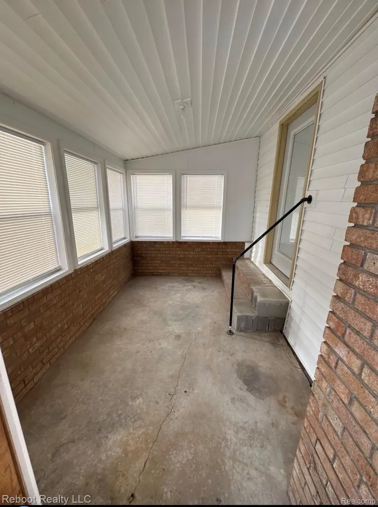 1823 Stanley Street Saginaw City MI 48602
