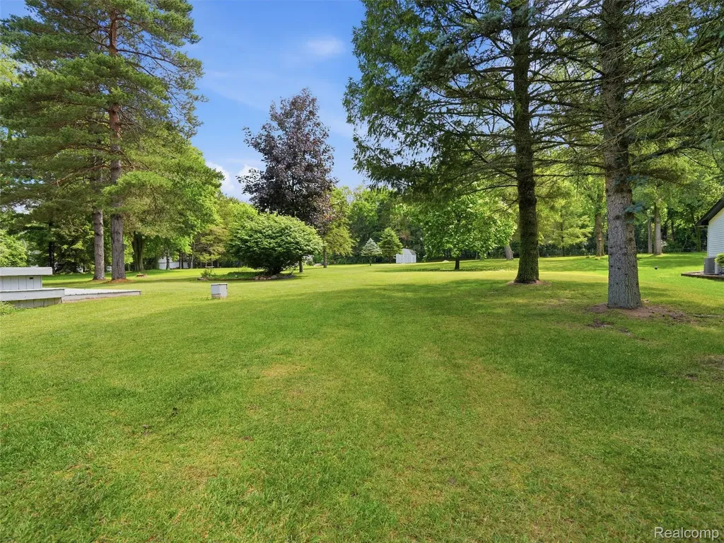 10288 Carmer Road Tyrone Township MI 48430