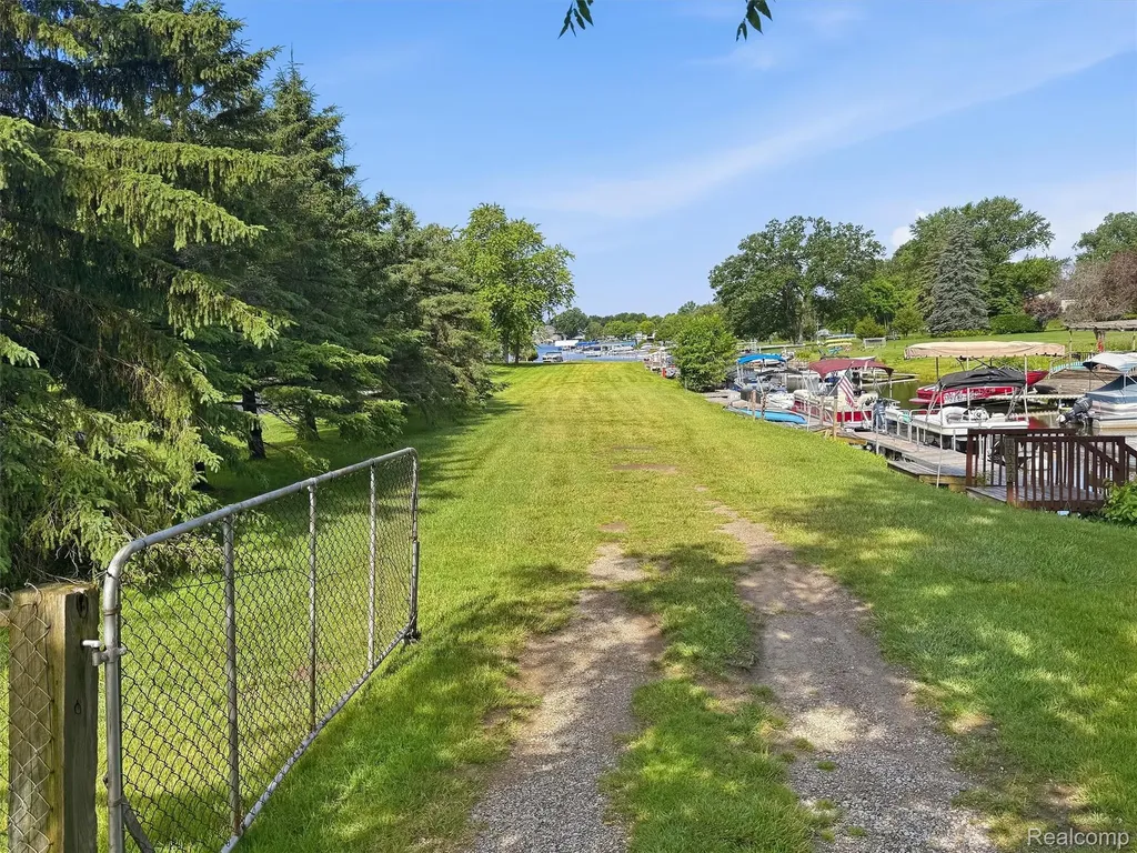 10288 Carmer Road Tyrone Township MI 48430