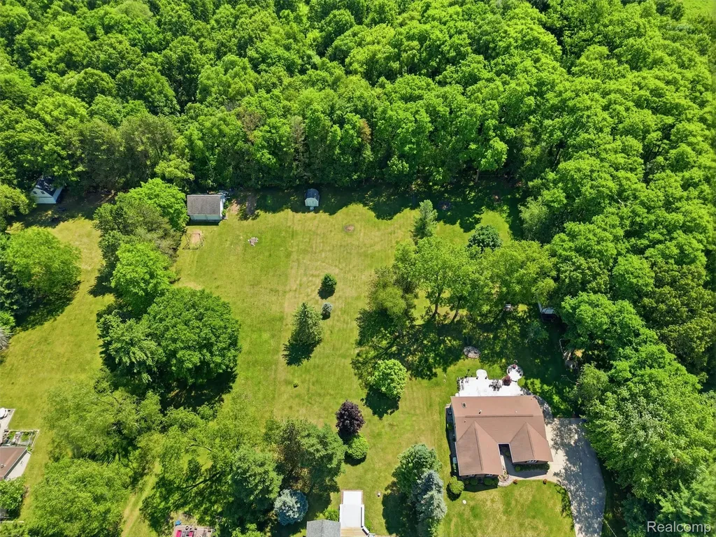 10288 Carmer Road Tyrone Township MI 48430