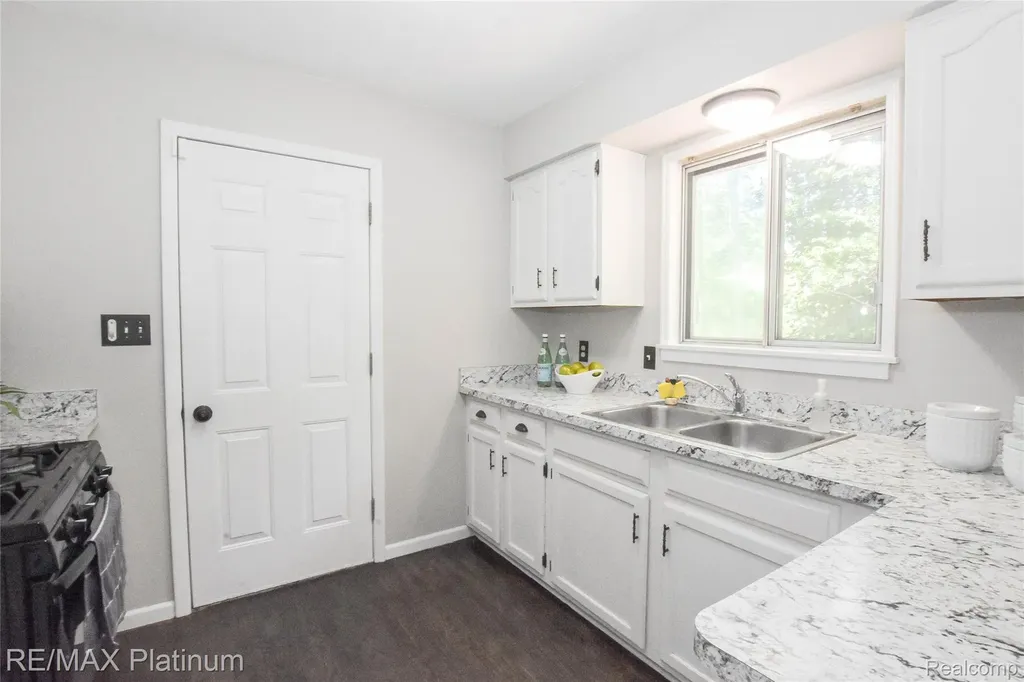 317 Woodlake Drive Brighton City MI 48116