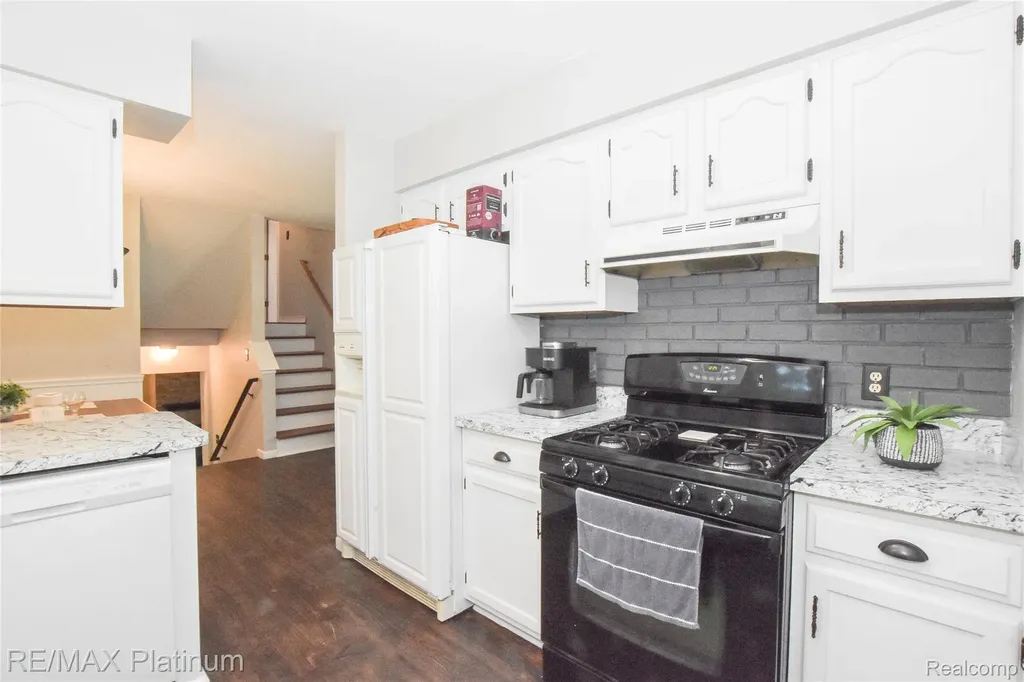317 Woodlake Drive Brighton City MI 48116