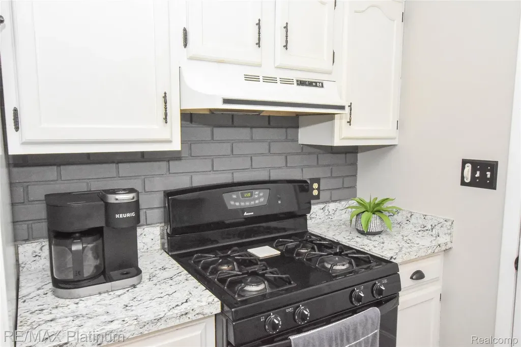 317 Woodlake Drive Brighton City MI 48116