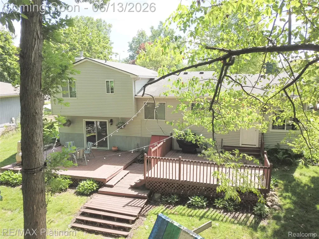 317 Woodlake Drive Brighton City MI 48116