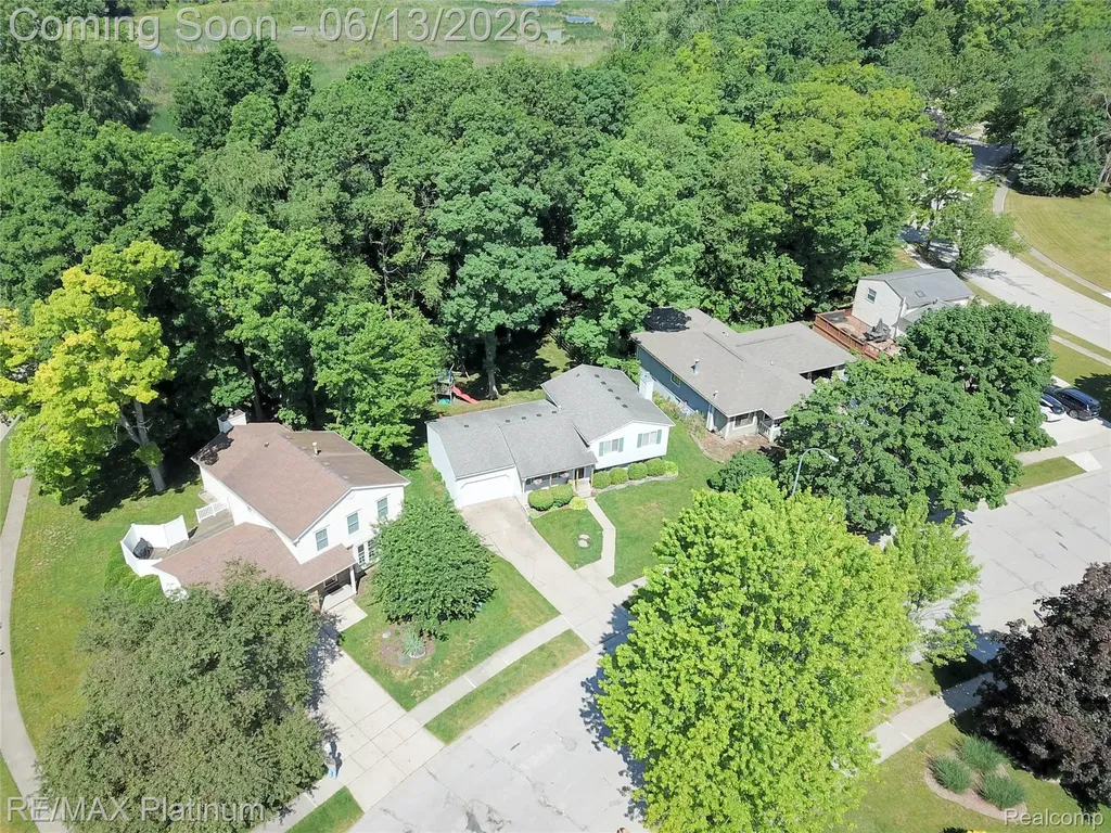 317 Woodlake Drive Brighton City MI 48116