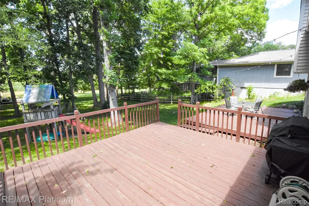 317 Woodlake Drive Brighton City MI 48116