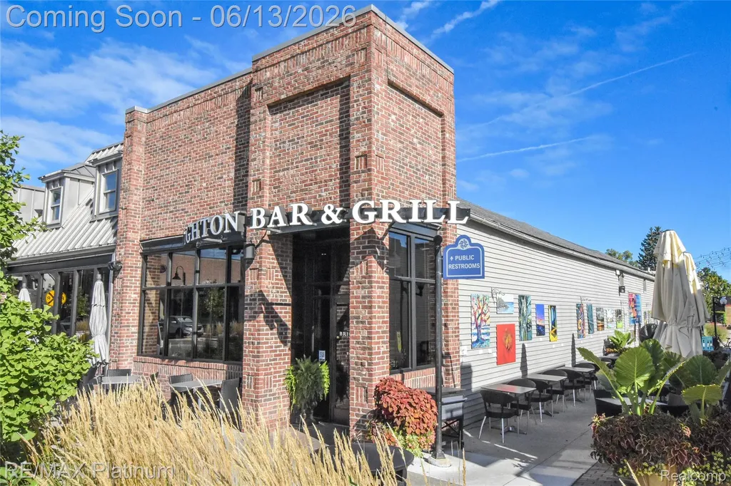 317 Woodlake Drive Brighton City MI 48116