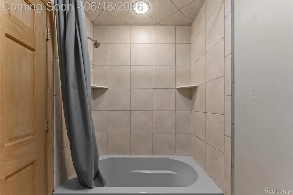 5715 Crest Court Webster Township MI 48130