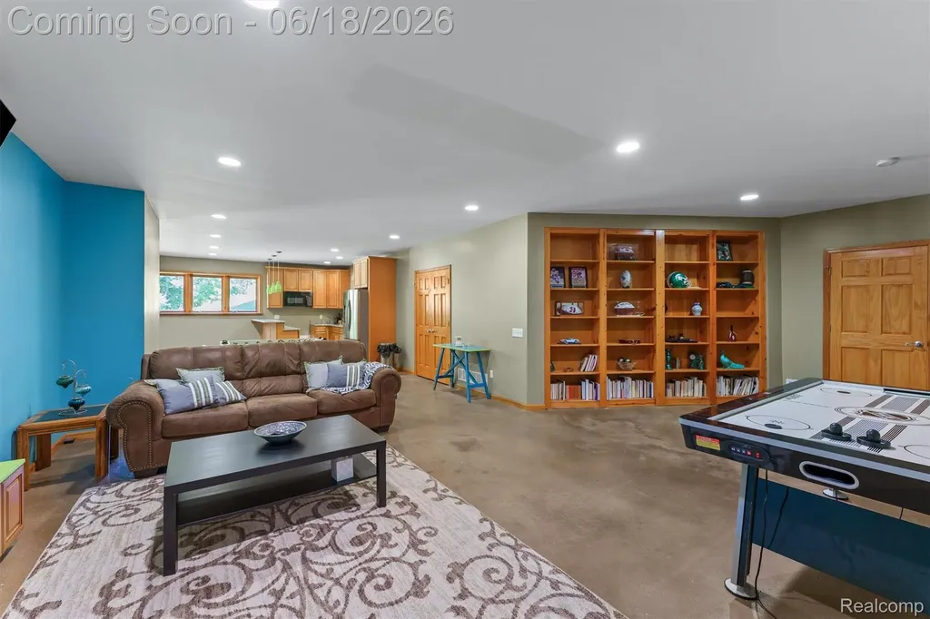 5715 Crest Court Webster Township MI 48130