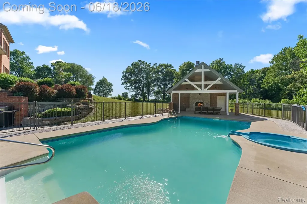 5715 Crest Court Webster Township MI 48130