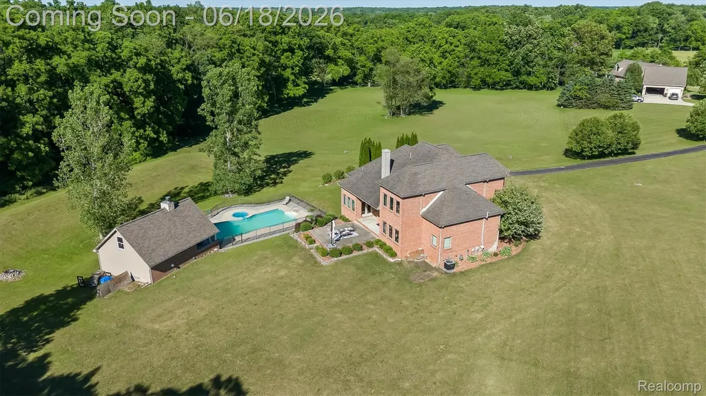 5715 Crest Court Webster Township MI 48130