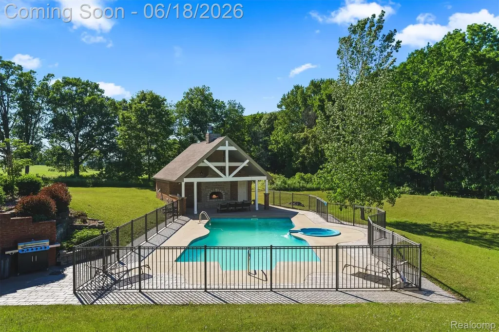 5715 Crest Court Webster Township MI 48130
