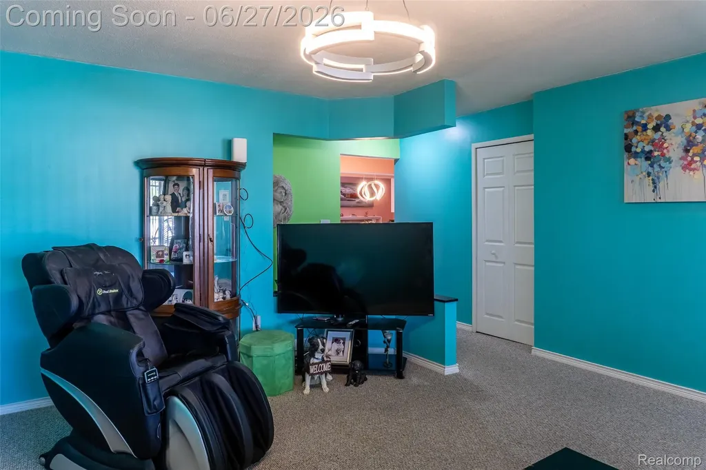 33818 King Richard Drive Sterling Heights City MI 48310