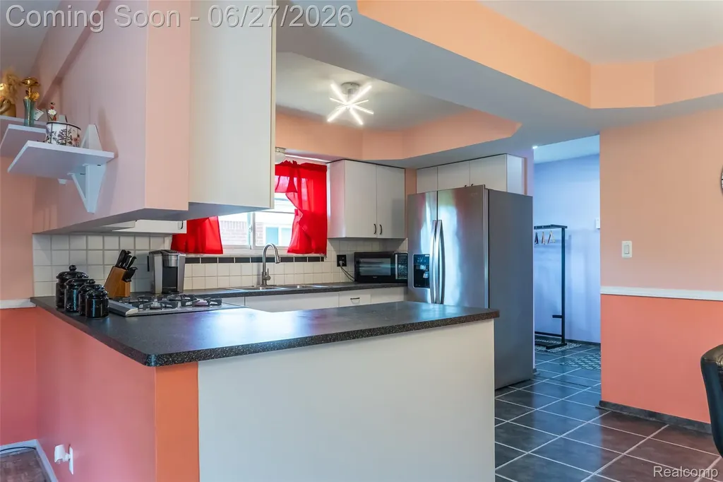 33818 King Richard Drive Sterling Heights City MI 48310