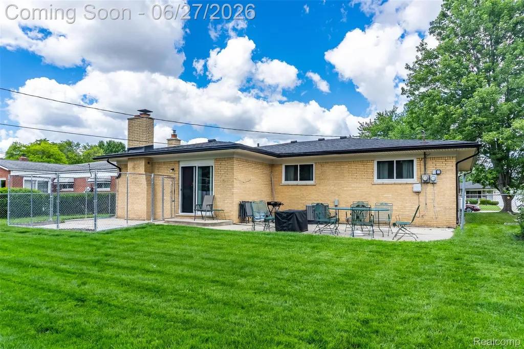 33818 King Richard Drive Sterling Heights City MI 48310