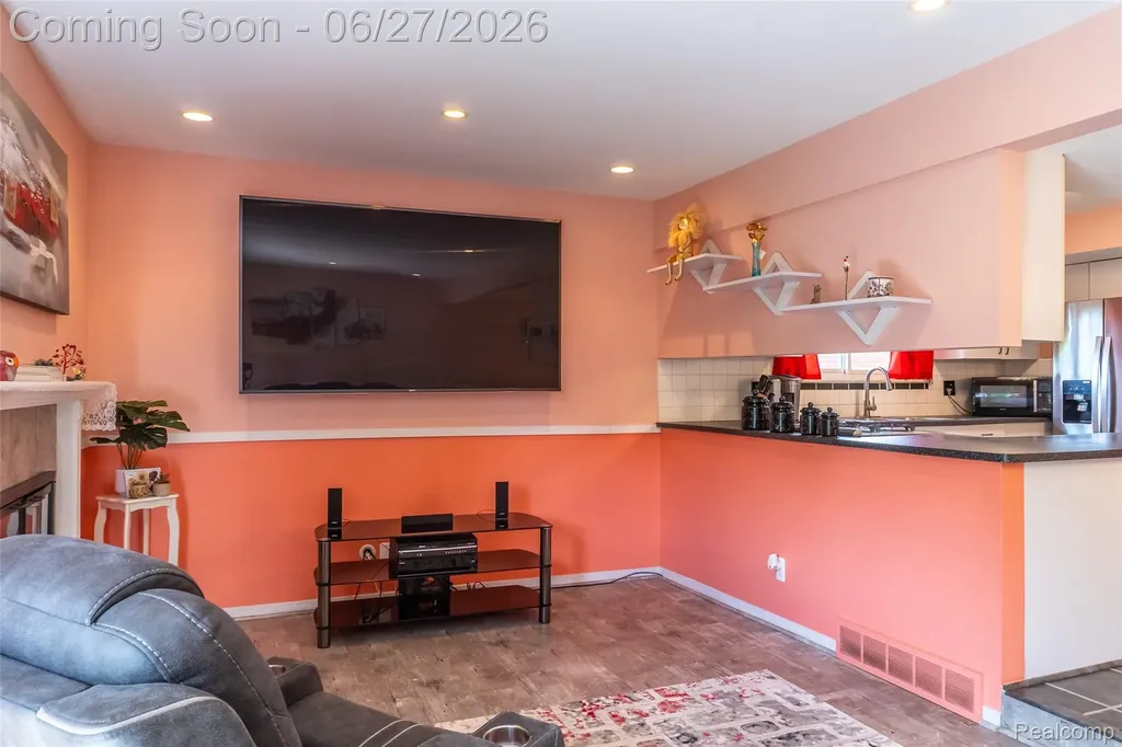 33818 King Richard Drive Sterling Heights City MI 48310