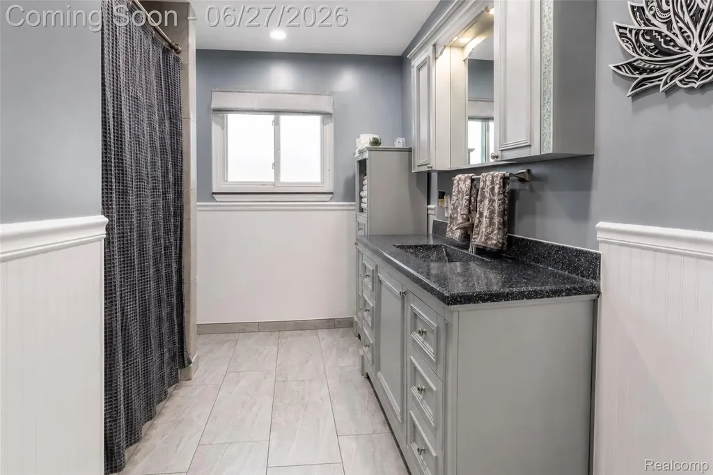 33818 King Richard Drive Sterling Heights City MI 48310