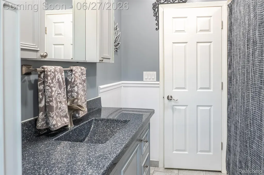 33818 King Richard Drive Sterling Heights City MI 48310