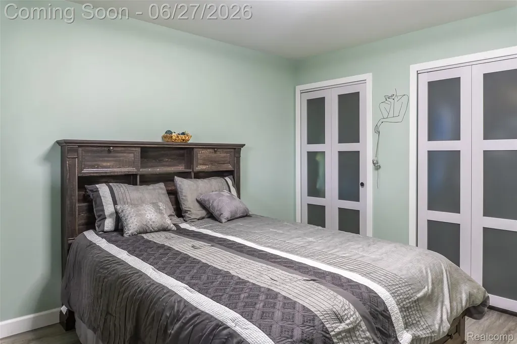 33818 King Richard Drive Sterling Heights City MI 48310