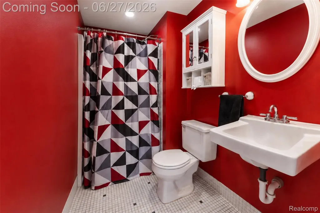 33818 King Richard Drive Sterling Heights City MI 48310