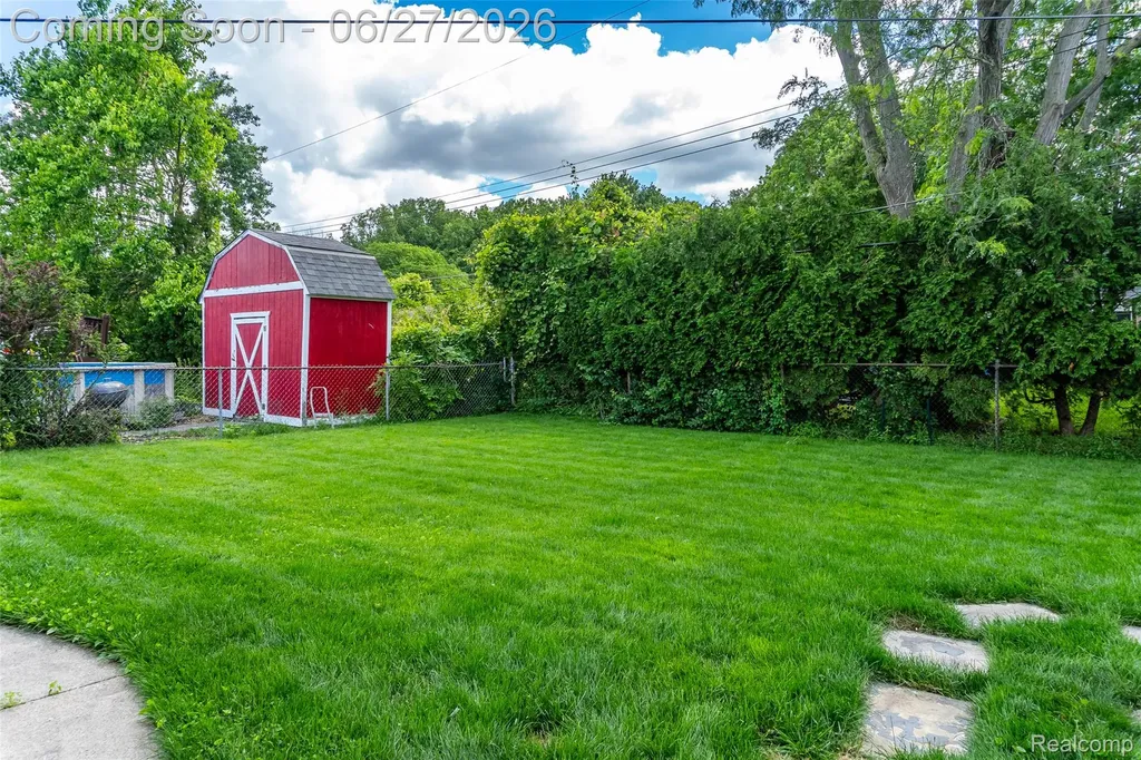 33818 King Richard Drive Sterling Heights City MI 48310