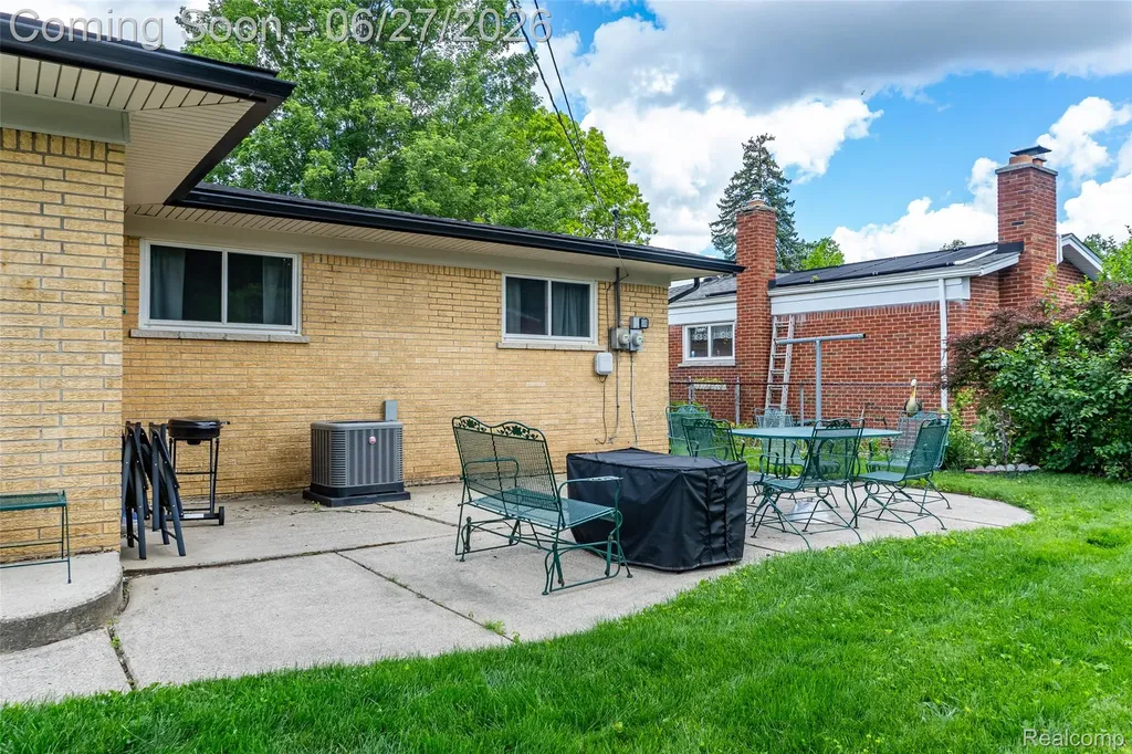 33818 King Richard Drive Sterling Heights City MI 48310