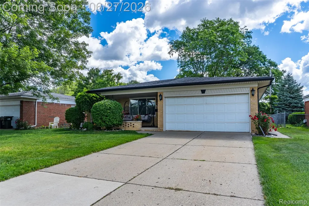 33818 King Richard Drive Sterling Heights City MI 48310