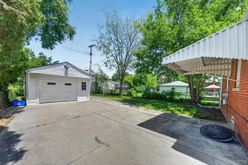 23013 Gaukler Street St. Clair Shores City MI 48080
