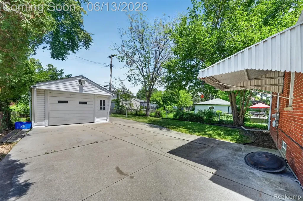 23013 Gaukler Street St. Clair Shores City MI 48080