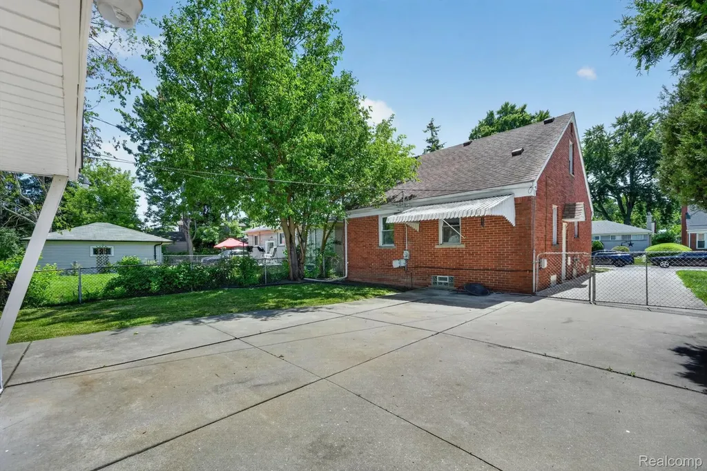 23013 Gaukler Street St. Clair Shores City MI 48080