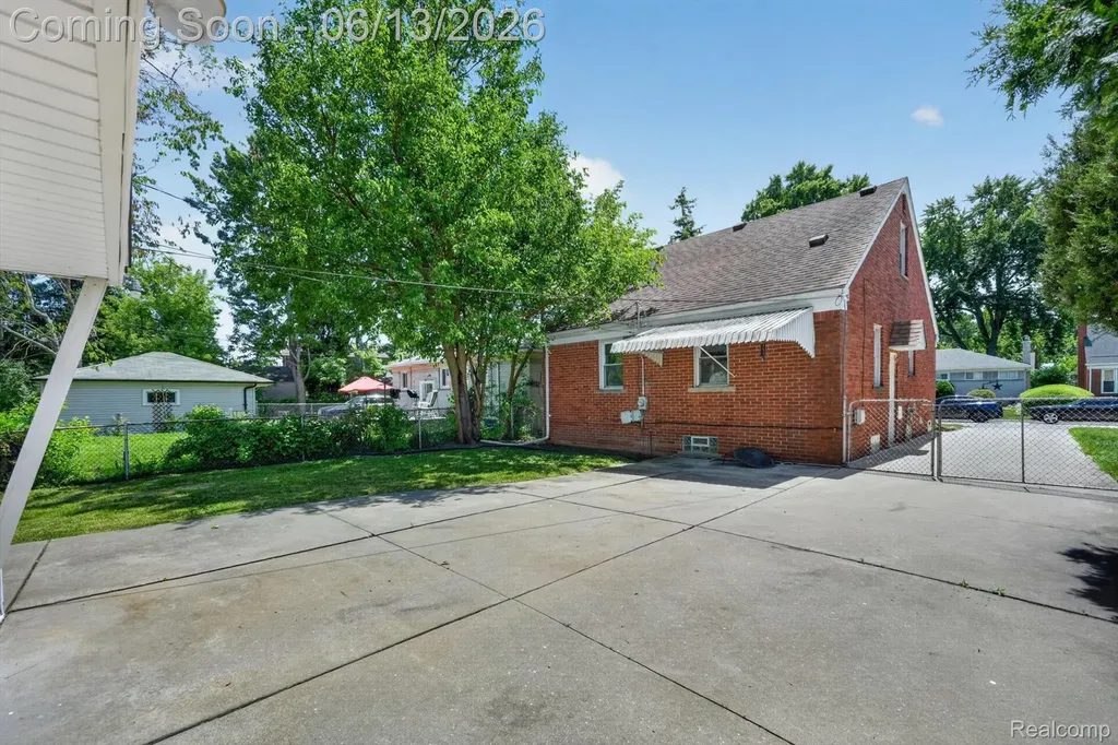 23013 Gaukler Street St. Clair Shores City MI 48080