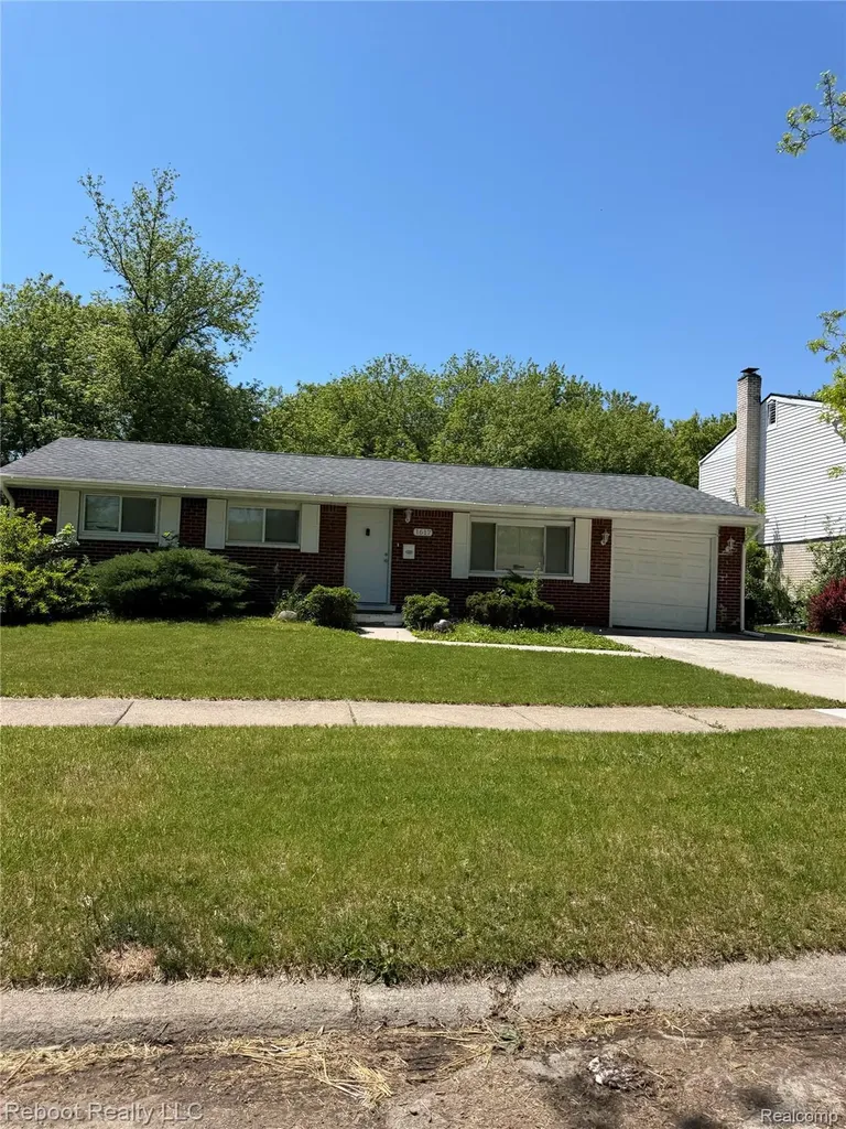 1617 Dillon Street Saginaw City MI 48601